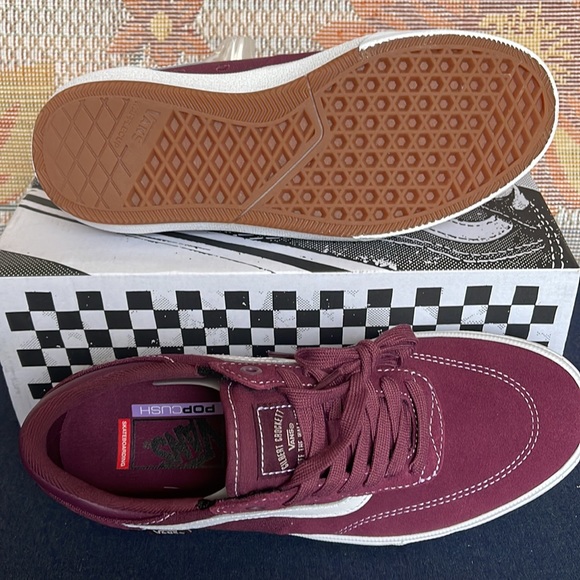 Vans WMNS Gilbert Crockett
Mauve Wine
VN0A5JIFALO
Sneakers - Picture 4 of 16